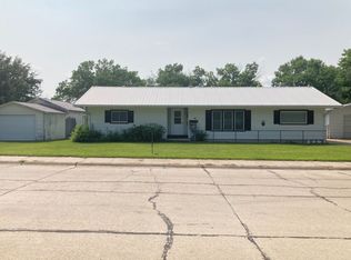 530 Elenora Dr, Valentine, NE 69201