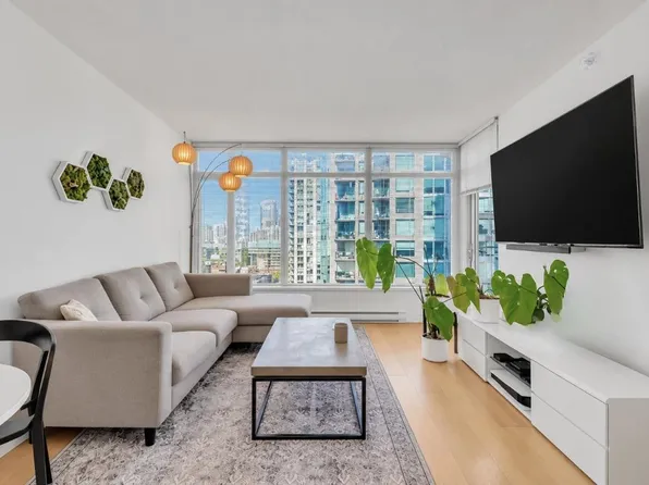 888 Homer St #2102, Vancouver, BC V6B 0H7