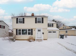 2279 N Taylor Rd, Cleveland Heights, OH 44112