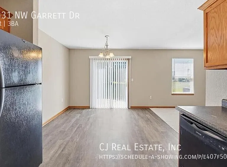1631 NW Garrett Dr — Photo 4