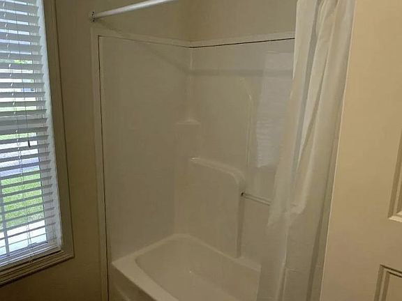 5th image of 105 Kelly Ln