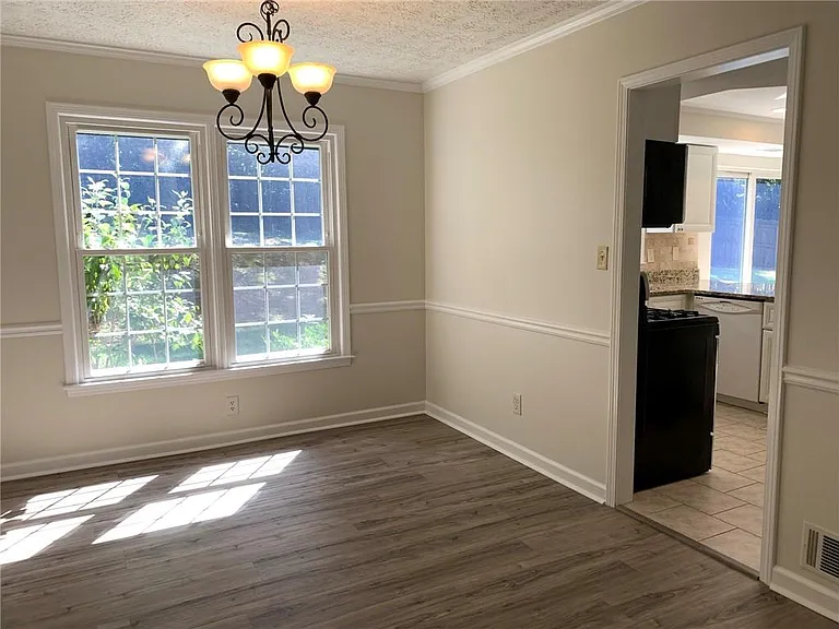 4536 Woodlawn Lake Dr — Photo 7