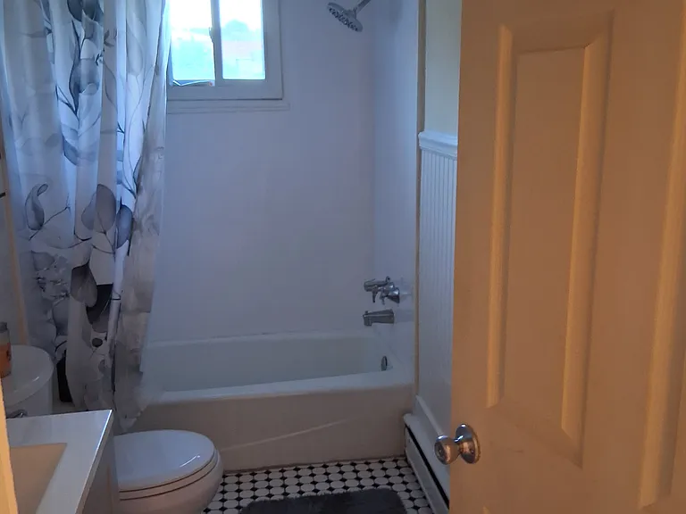 1906 N Webster Ave — Photo 12