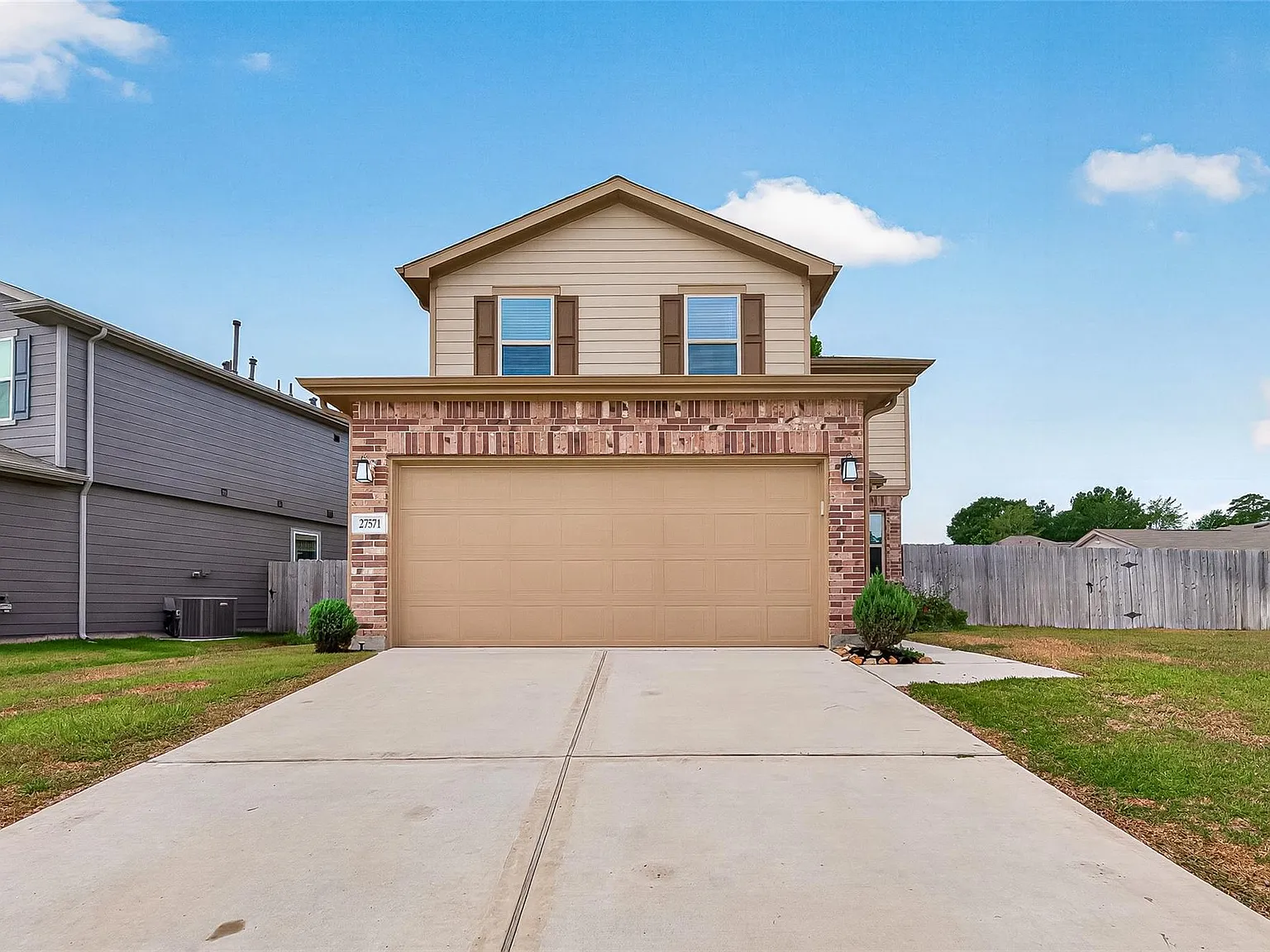 3 bed, 2.5 bath, 2350 sqft, $2,050 — Photo 3