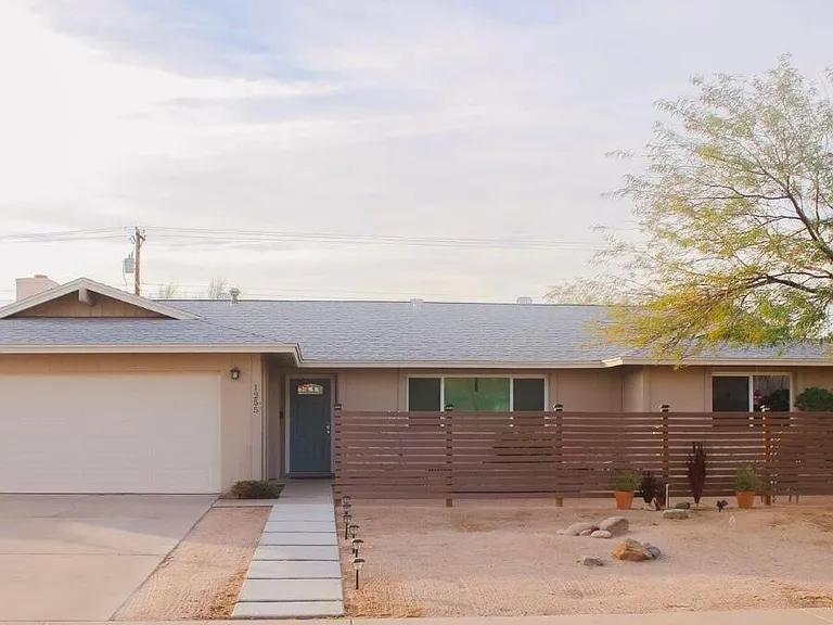 1255 E Riviera Dr — Photo 2