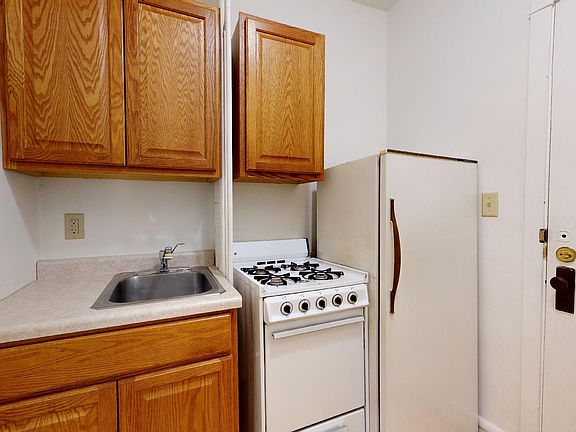 2nd image of 10 E Gorham St #2115435