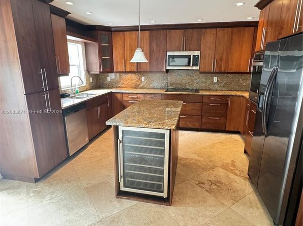 3920 Woodside Dr APT 2