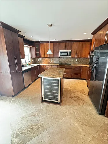 3920 Woodside Dr #2 Photo 1