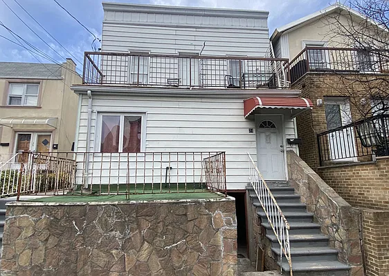 Sold by Momentum Real Estate LLC | media 1
