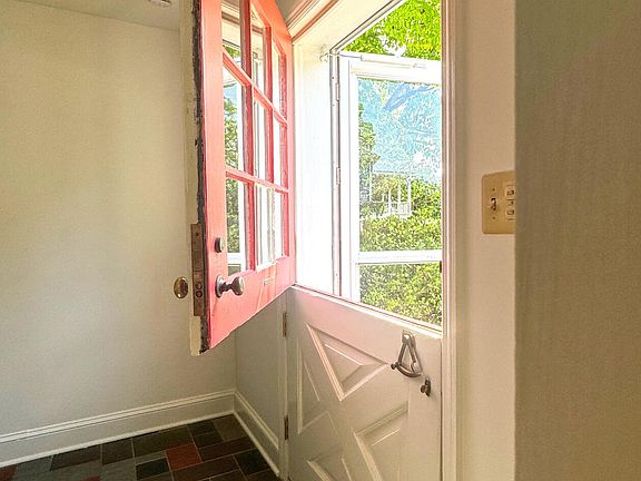5th image of 260 Harding Road