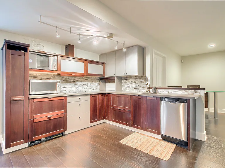 245 N Jackson St — Photo 26