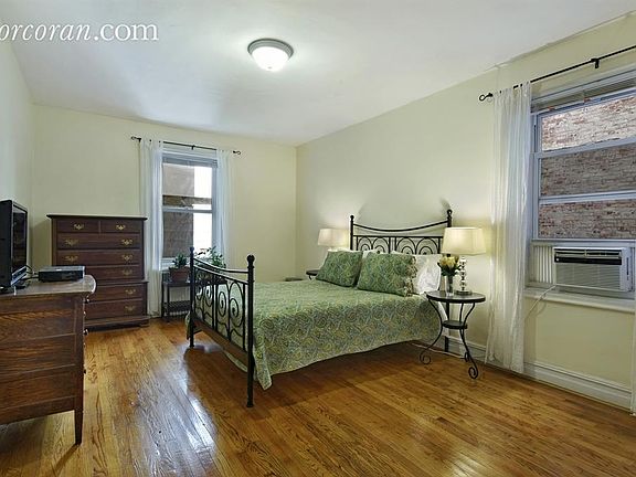 5th image of 901 Avenue H APT 1H