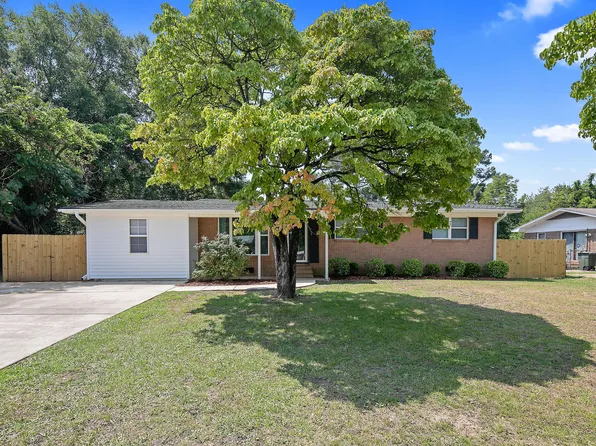 5217 Hornbeam Rd, Fayetteville, NC 28304
