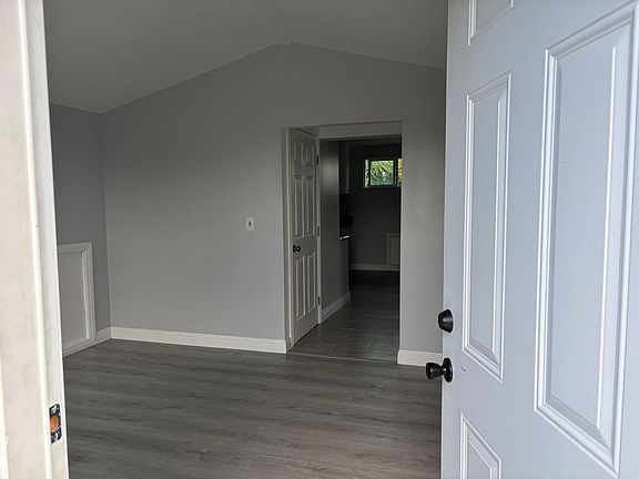 3rd image of 1254 1/2 W 41st Pl