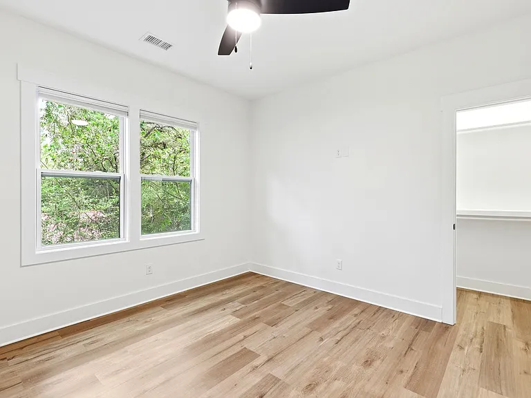 213 Myrtle Ave — Photo 36