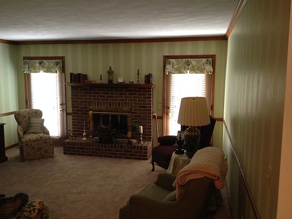 5th image of 711 Sycamore Ct