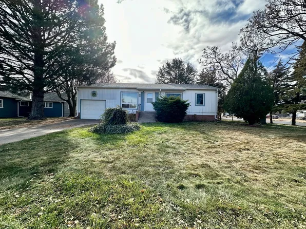 527 W 12th St, Goodland, KS 67735