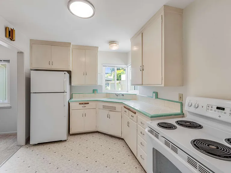 250 Begier Ave #250 — Photo 11