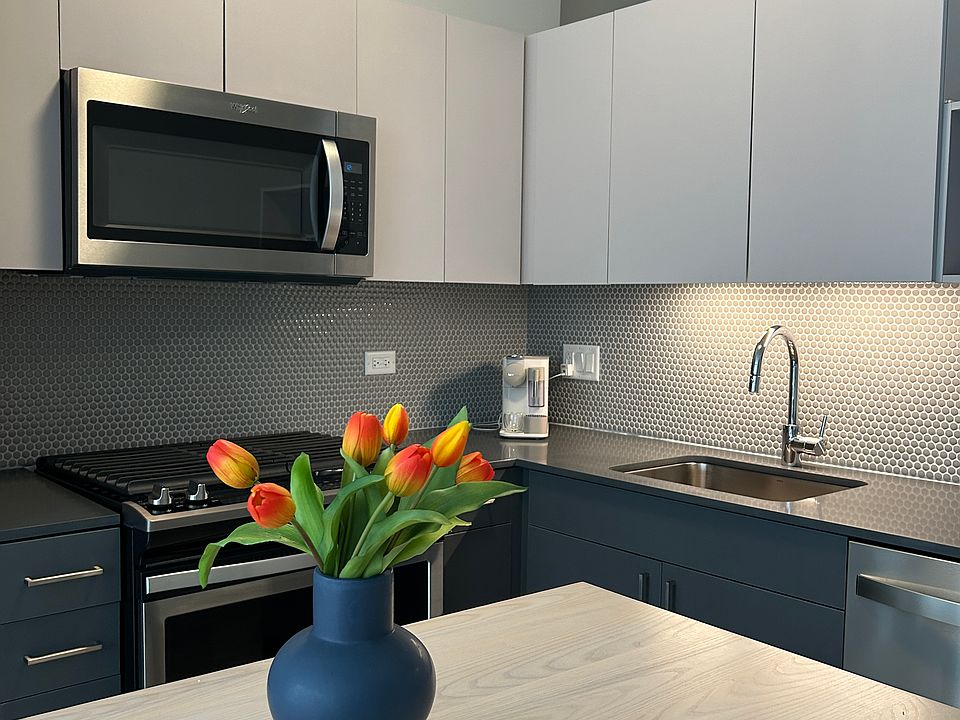 1st image of 718 S Wells St #1