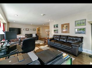 470 Scarlet Hawthorn Ct, Brookfield, WI 53045