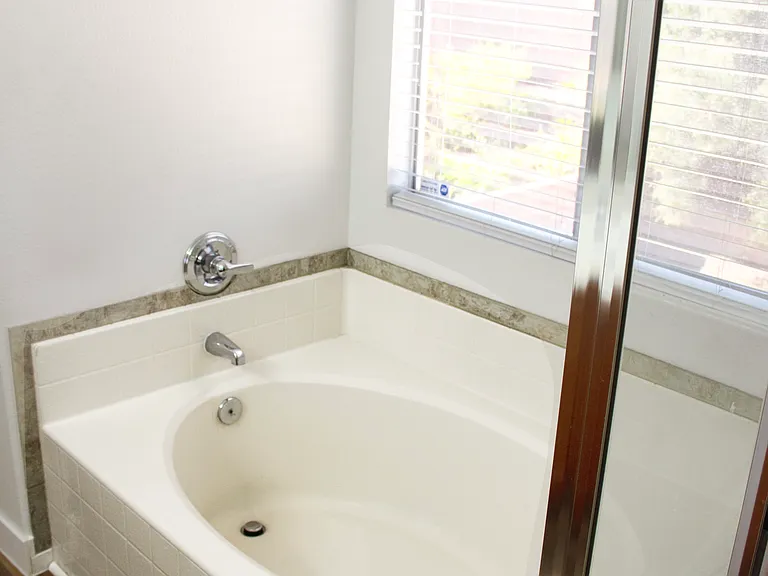Swanbrooke Dr — Photo 15