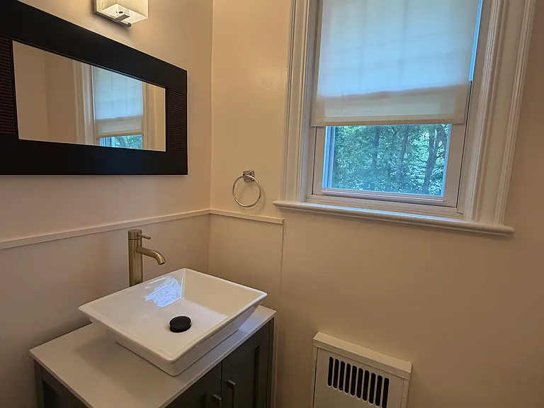 324 E Cedar St — Photo 8