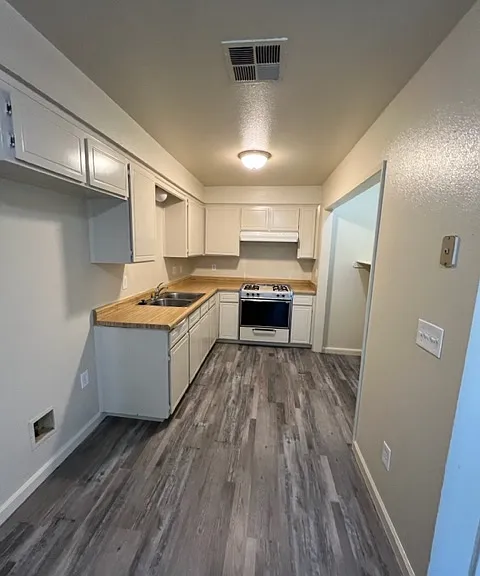 525 S West St — Photo 3