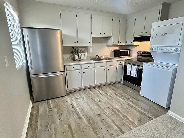 2220 Lincoln St #A — Photo 3