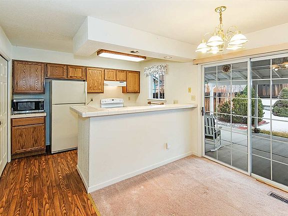 2nd image of 427 Somerset Dr