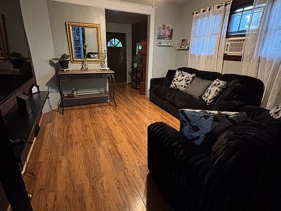 36th image of 2423 W Garden St