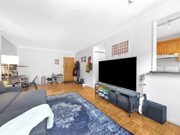 100 Marion St APT 33, Brookline, MA 02446