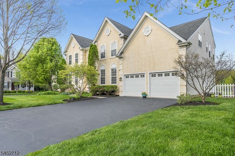 1st image of 81 Crestview Dr