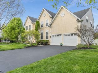 81 Crestview Dr, Clinton, NJ 08809