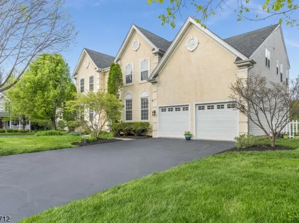 81 Crestview Dr, Clinton Twp., NJ 08809