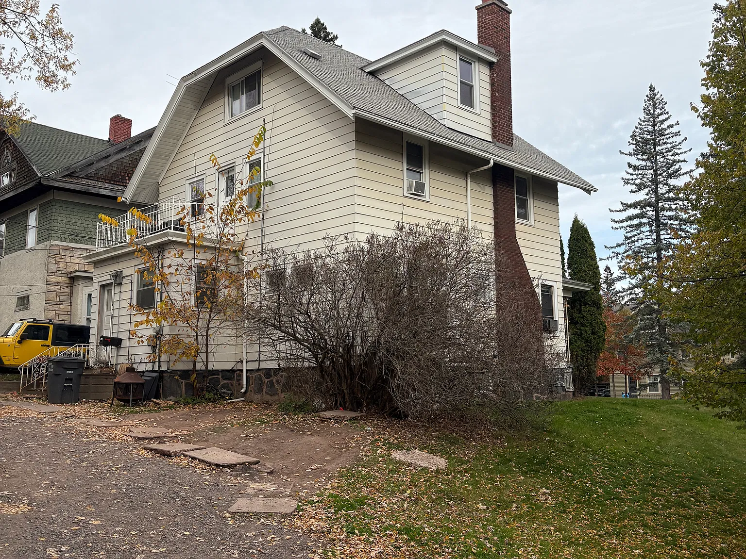 6 bed, 3000 sqft, $3,100 — Photo 2