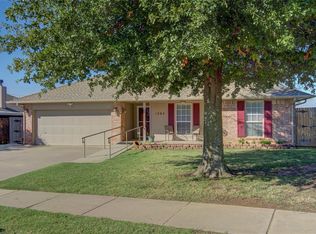 1305 Washington Cir, Moore, OK 73160