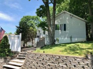 33 Geneva Trl, Hopatcong, NJ 07843