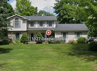 1127 Deepwood Dr, Macedonia, OH 44056