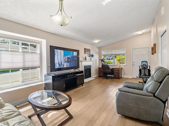 3rd image of 38 Eagle Ln