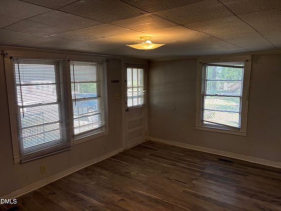5th image of 127 E End Ave