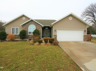 525 Maple Crest Dr, Parsons, KS 67357