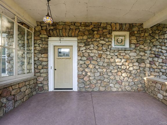 3rd image of 46 Grandview Avenue