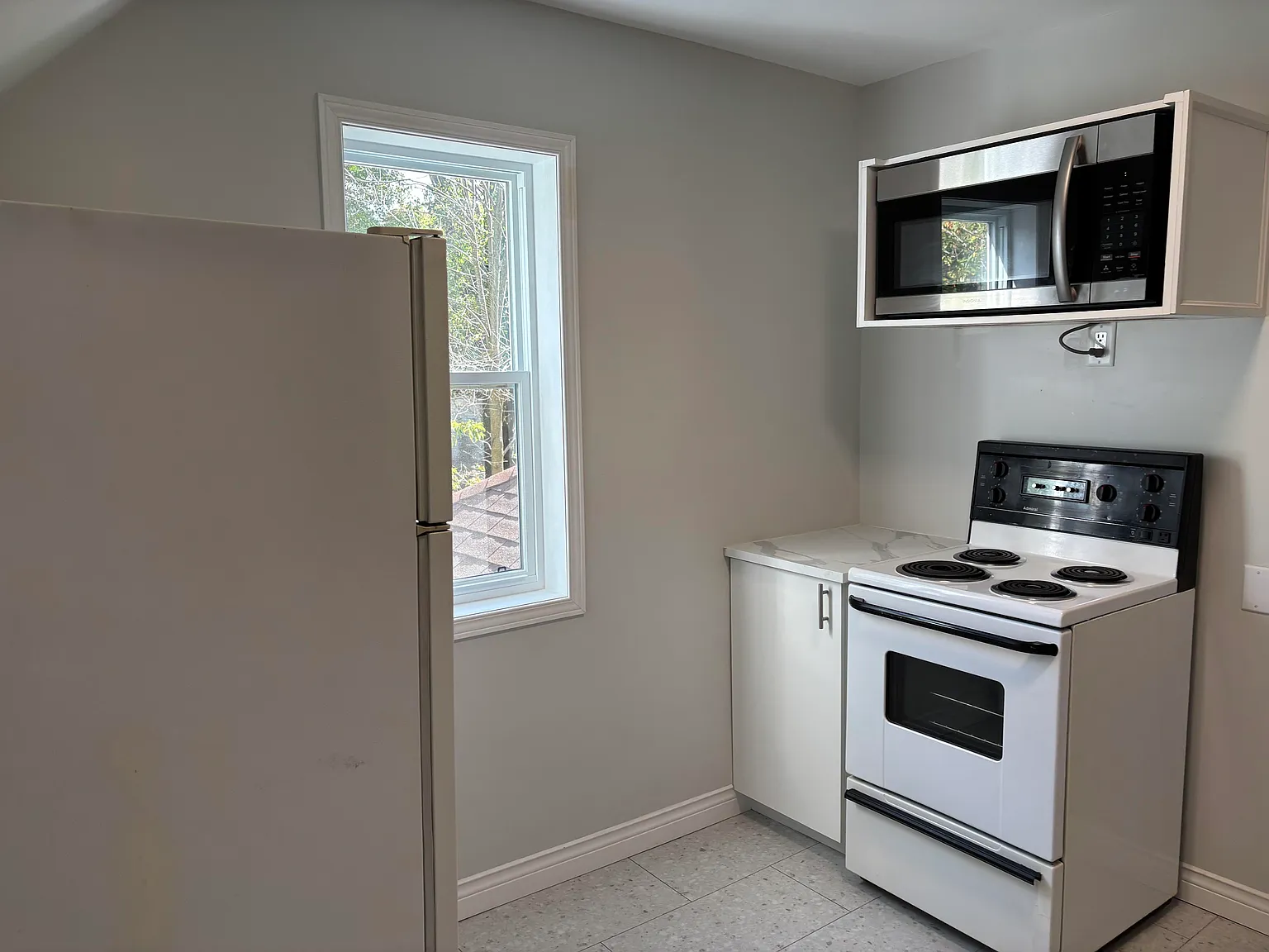 249 Mellanby Avenue, Upper Unit, Port Colborne — Photo 2