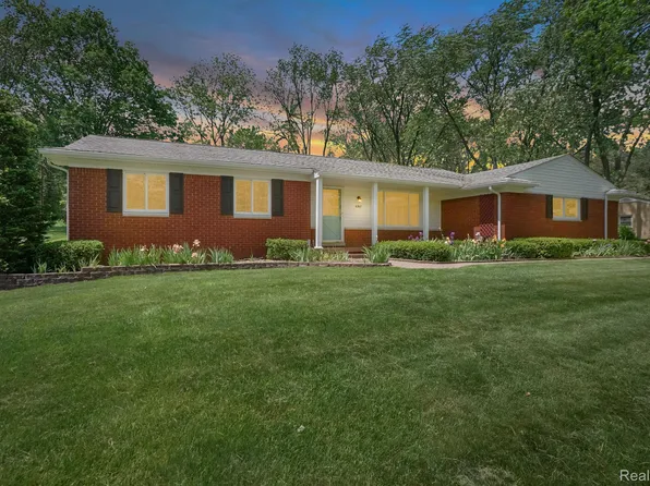 6363 Vernmoor Dr, Troy, MI 48098