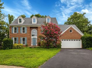 814 Autumn Breeze Ct, Herndon, VA 20170