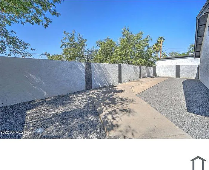 2424 N 17th St — Photo 11