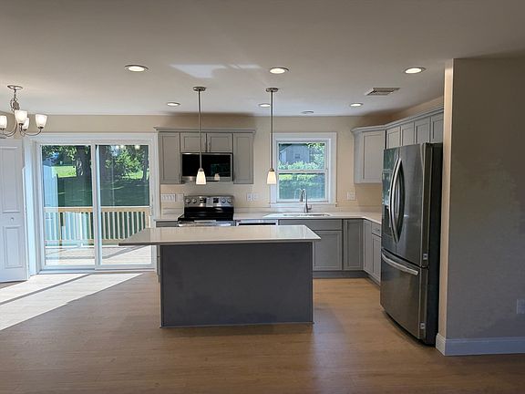 4th image of 25 Edson Ave