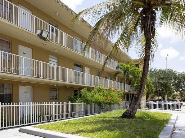 955 W 74th St APT 108, Hialeah, FL 33014
