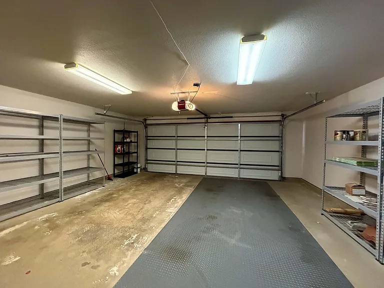 10 Venus Dr — Photo 42