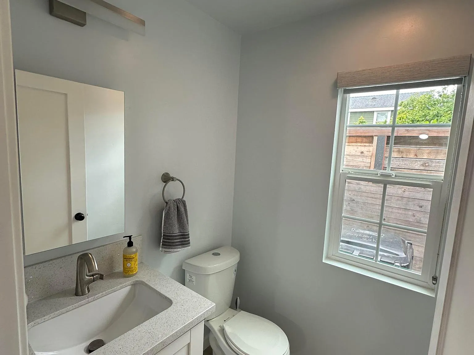3 bed, 3.5 bath, 1200 sqft, $4,200 — Photo 4